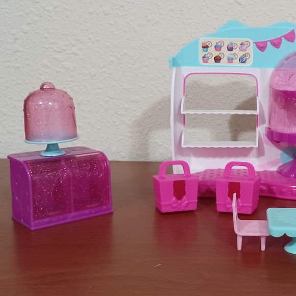 Shopkins Cupcake Queen Cafe Set - Picture 2 of 3